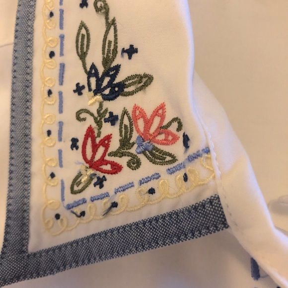 WHITE BLOUSE w/ Embroidered Collar and Front. Boho. Size XL - Picture 7 of 7